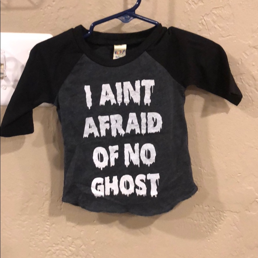 I ain’t afraid of no ghost raglan tee